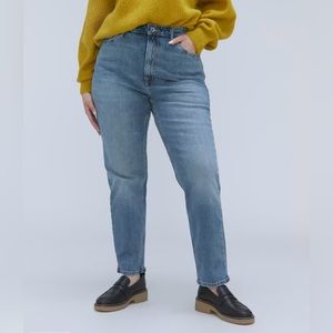 Everlane The Original Curvy Cheeky® Jean
Size 27, 28.5" Inseam Worn-In Mid Blue